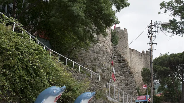 Anadolu Hisarı — 1394 yapımı, Boğaz'ın en eski Osmanlı kalesi Anadolu Hisarı — İstanbul Boğazı | Come Rent Gezi Rehberi