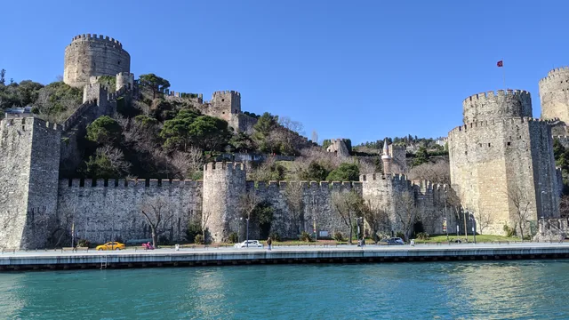 Rumeli Hisarı — 1452 Fatih Sultan Mehmed yapımı Rumeli Hisarı — İstanbul Boğazı | Come Rent Gezi Rehberi